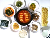 오늘도 혼자밥입니다ㅜㅜ 매일혼자먹어도 이래먹네요ㅋㅋ 돼지되겟어용..흑(-へ-) 혼자사시는분들 함께해요~♡ 