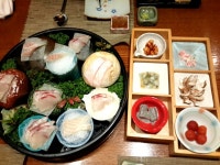 만난지 3년정도 됐는대 거리가 있다보니 못만나다가 오늘 언니랑 중간지점 대전 샷뽀로가서 맛난 점심먹고 즐건시간보내고왔어요 