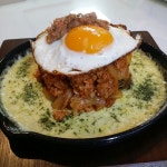 오랜만입니당 ㅎㅎ 철판 샀는데 쏠쏠하게 쓰고 있어요. 오늘은 아점으로 치즈 김치볶음밥 해 먹었어요 ♡^^♡ 