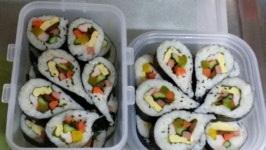 여러분들 굿모닝요 ㅎ 어제간만에 소고기 먹고 즉석수제비 끓여서 먹고 올 산에 싸갈 김밥재료 준비한다고 답장 못하고 바로 잠들고 좀전 일어나... 