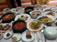 시골 전주에와서 한상차림한정식 먹었어요 배불러서 남기고왔는데 담에 생각날거같아용~~ 