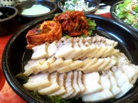 울동네 항아리 보쌈집이예요. 막국수에 견과류가 듬뿍 들어있어서 완전 맛납니다요~~^^ 