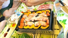 석가탄신일날 친구들부부동반으로 강화동막해수욕장에 다녀왔어요 아침에도착했을땐 바닷물이있었는데..금새다빠져서 갯벌이되버려서... 