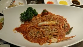 킹크랩 완전 맛나여~~~ 킹크랩찜, 킹크랩 버터구이 일주년 행사한다구 뽑기해서 상품권도 받고 기분 짱짱짱^^^ 즐겁고 행복한 주말 보내세영~~^^ 
