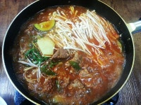 고추장찌개네요~요기다 쇠주한잔 생각이 간절하지만 오후일과가 있으니 밥을 구겨넣었네요~고추장찌개지만 돼지밑간은 된장으로ㅎ 그래가 더... 