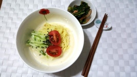 더워도 너무~더워서 아무것도 못하고 있다가 콩국수먹고 싶어서 만들어 먹었어요~고소하니 맛나네요 남은 주말도 즐거운 시간 보내시길^^ 