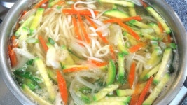 다들일욜아침맛나게드셧어용?ㅎ전아침일찍인나집안일좀해노쿠멸치.다시마.대파.황태머리놓구육수내서아들이랑칼국수냠냠ㅋㅋ주말은밥안챙겨... 