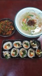 이른 저녁 멸치칼국수 김밥 알타리줄기 겉절이에 머거여 맛저하세여~~~ 