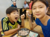 저녁에 산책하다 근처 설*에서 울애들~^^ 