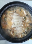 ㅎㅎ 점심 먹고 배 두등기며 있네요~ 랑이 소고기된장찌개 해달랬는데 우렁이 사놓은게 있어서 우렁된장찌개~ 병어랑 조기 굽고요~ 냉동실에 있던... 