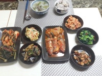 요래차려 저녁합니다~~좀 늦었네요 ㅠ 