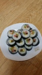 별이네는오늘후딱간단한김밥만들어서한끼때웠어요~당근이랑시금치가없어서초라하지만그래도돼지씨가맛있다네요... 