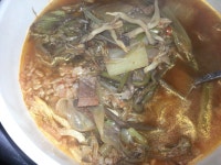 넘치게ㅋ 꼬기 무 고사리 느타리 대파한단ㅋ 일부러 고추기름 안쓰구 션칼칼하게 끓여 자알 먹었습니다^^비 진짜 징글맞네요~계속 건강들 잘... 