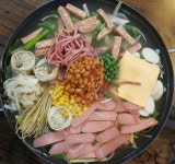 저녁으로부대찌게먹고들어왔네요~^^만레님들새해에는복많이받으세요~^^♡ 