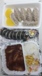 치과 다녀오는길에 돈까스랑 김밥 갈비만두 포장해와서 냠냠~😆😆먹다가 배불러 포기😢😢경비실에 택배 왔다길래 후딱가서 받아오니 엄마가... 