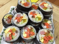 어른은 청양고추 넣은 김밥! 애들은 그냥 김밥이요^^ 