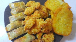 치킨이라는데 ㅎ 제부네 회사서 납품한다구 몇봉지 갖다주드라구요 낼 초컬릿 수업준비하믄서 주워먹은 초컬릿들까지 오늘 지 몸땡아리가... 