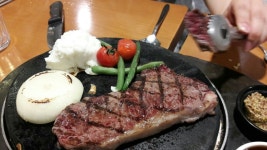 주말에 시댁가서 먹고 쇼핑만하다 왔네요 황칠오리백숙 먹으러갔어요 황칠백숙 처음 들어봤는데 황칠이 몸에 엄청 좋다네요 시부모님이... 