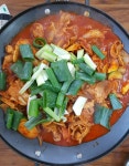 저녁은~~껌딱지들과제육에~쇠주한잔하네요~^^맛저들하삼~^^♡ 