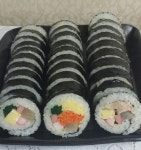 좋은아침이죠~ 살짝 흐리긴했지만 상쾌한 아침이네요 큰아이가 학교에서 산행이 있어 김밥 쌌어요 아무리 중학생에 사내녀석이라두 김밥만... 