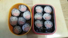 골고루 먹이고싶은 엄마는 스마일김밥 밑에 원조김밥도 살포기 깔아줬답니다 ㅋㅋㅋ 소풍다녀와서 김밥이많아서 배불렀데요ㅜㅜ 구래도 싹싹... 