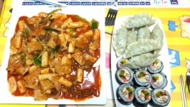 오늘 저녁은 남편이... 하지만 ..설겆이는 내가...ㅠㅠ (떡볶이는 남편이 김밥은 내가) 