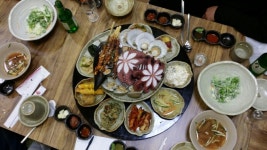 오늘 친구들과의 술자리 좋은안주도 좋지만 더좋은건 친구를 벗삼아 한잔!! 다들 즐거운 저녁시간 되세요^^ 