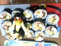 안녕하세요..번개에요.. 연휴들 잘 보내셨나요?전 먹고.자고 푹~~쉬어서 넘 좋았어요^^~뭘먹을까하다 제가 좋아하는 김밥 말았어요.. 이것저것... 