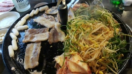 나야는 어제 아는언니네 가게가서 겹살이먹고 볶음밥까지 먹고 왔어요...치즈떡은 시언이가 다먹고~^^~ 