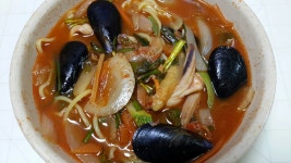 낮엔 짬뽕 한그릇 시켜묵고 저녁엔 전복백숙했어요 전에 선물들어 온 전복이 다 먹어가네요ㅜㅜ 