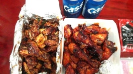 큰딸래미 기말고사기간이라 안 나간다네요~~~ 그래서 치킨 시켜먹네요...^ 작은딸은 볼케이노 신랑은 지코바 숯불양념치킨~ 둘다 엄청 매워요~ 지금... 