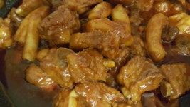 불금은 아니지만 ㅎ 오빠가 온 관계로 다시 돼지 갈비랑 신랑이 떠 온 회~ 그리고 순대 볶음을 해달라고 사온 오빠의 순대~ 그러나 ㅎㅎ 하진... 