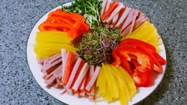 야채월남쌈^^ 저 무지좋아하는건데 집에서만 해먹어요 맛점심들 하세요^^ 