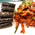 그리고 라뽂이와 부드러운 오뎅탕으로 홀쭉한 배를 불렸죠~ 오히려 기대하고간 라볶이 보다..춤무김밥과 오뎅탕이 훨 맛났다는요~ 엄지 척! 