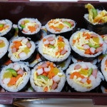 김밥먹고파서 있는재료로 간만에 만들었어요~~역시 김밥은 언제나 진리예요~ 아삭고추넣었더니 매콤 아삭 씹히는맛이있네요~~^^ 