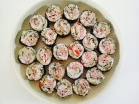 어제 생후 첨으로 새벽 12시 50분쯤 잠드신 울 딸 그럼에도 불구하고... 좀전 김밥해달라내요~^^ 간소고기 복음밥해서 김에 휘리릭~ 근데 밥이... 