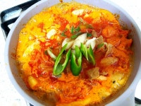 오빠가찌개맛있다고2그릇씩이나먹었어염 내생각엔 엄마김장김치가 맛있게삭았어욤^^뿌듯 2번째는 유명한수제햄버거집인데 그닥..... 