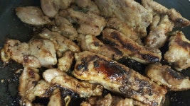 별이네 아침은 살짝 바쁜 아침엿네요~ 랑님 생신이라 그냥 넘기기도 뭣하고 멱국에 잡채에 돼지 갈비굽고 생선전 부쳐서 먹엇네요~ 새벽에 별이가... 