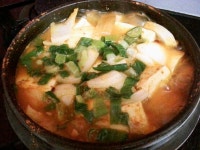 따끈한밥에돌돌말은김치찜입으로쏘~옥 먹음직스럽죠?ㅎ 하나씩깔끔흐게꺼내어먹기좋아요ㅋ 두부도한입~밥도둑이따로없네요ㅎ... 