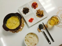 굿모닝이예요 ~ 💕 울 딸 오늘 아침밥상은 매실된장표고버섯볶음이랑 저염명란젓 그리고 검은콩지리멸치볶음에 계란찜 이네요...이게... 