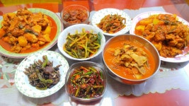 김치찌개에는 고기반 김치반 넣어 끓였는데 놀러온 막내동생 맛나다며 두공기 흡입했다죠 급하게 저녁차리고보니 조카가 먹을 반찬이 없어... 