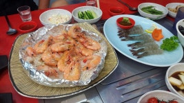 맛있는 해산물모듬과 오도리의 향연 술이 저절로 넘어가네유 ㅎㅎ 대구 칠성시장 