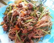 대충정리해서 넣고...낮잠 살짝자고 😪일어났어용 랑님에 쫄면에 골뱅이넣고 새콤달콤 무쳐줘서 호로록호로록 먹었어요😆 연하게 커피한잔타서... 