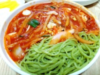 먹고싶다면서 저는잡채밥 오빤 볶음밥이랑야끼우동.. 딴데새로운데시켰더니 야끼우동 면은색깔참 이쁜데 맛이영..토마토로만든건지... 