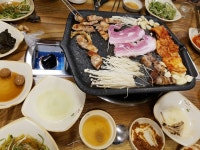 오늘 만개의레시피보고 크래미계란말이만들어서 먹었어욤~^^ 부대찌개... 공기밥하나에된장찌개에 혼자3인분다먹은기분..😅 마지막은 우리강지... 