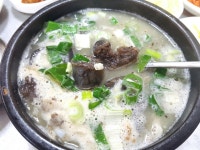 오늘저녁은 동네 옛날부터유명한 신평국밥집 저는순대국밥먹고 오빠는선지국밥 순대국밥은처음먹어봤는데 진짜맛나욤 후추뿌려서 소면넣고밥에... 