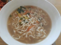 오늘은칼국수라면으로하루시작해요~잠을못자졸린데작은딸요거끓여달라네요~오늘은날씨가좀더운듯한데즐거운주말보내셔요~ 