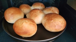 모닝빵 만들었어요 작은 모닝.. 스프 넣어서 먹을 큰 모닝빵.. 맛있어요 