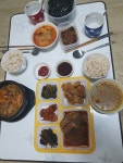 오늘 아침밥상입니다😄😄 남친님이 장보러가면 미니돈까스 꼭사오래서 사왔는데 퇴근하고 오자마자 돈까스 찾네요ㅎㅎ 그래서 돈까스... 