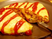 맛들은 신김치와 쫀쫀한 소세지, 냉동실에 있던 김치만두 속을 꺼내서 딸아이가 좋아하는 김치 볶음밥을 만들었습니다. 저녁시간 가족이 함께... 